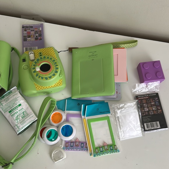 Fujifilm mini instant camera. Great condition - Picture 2 of 10